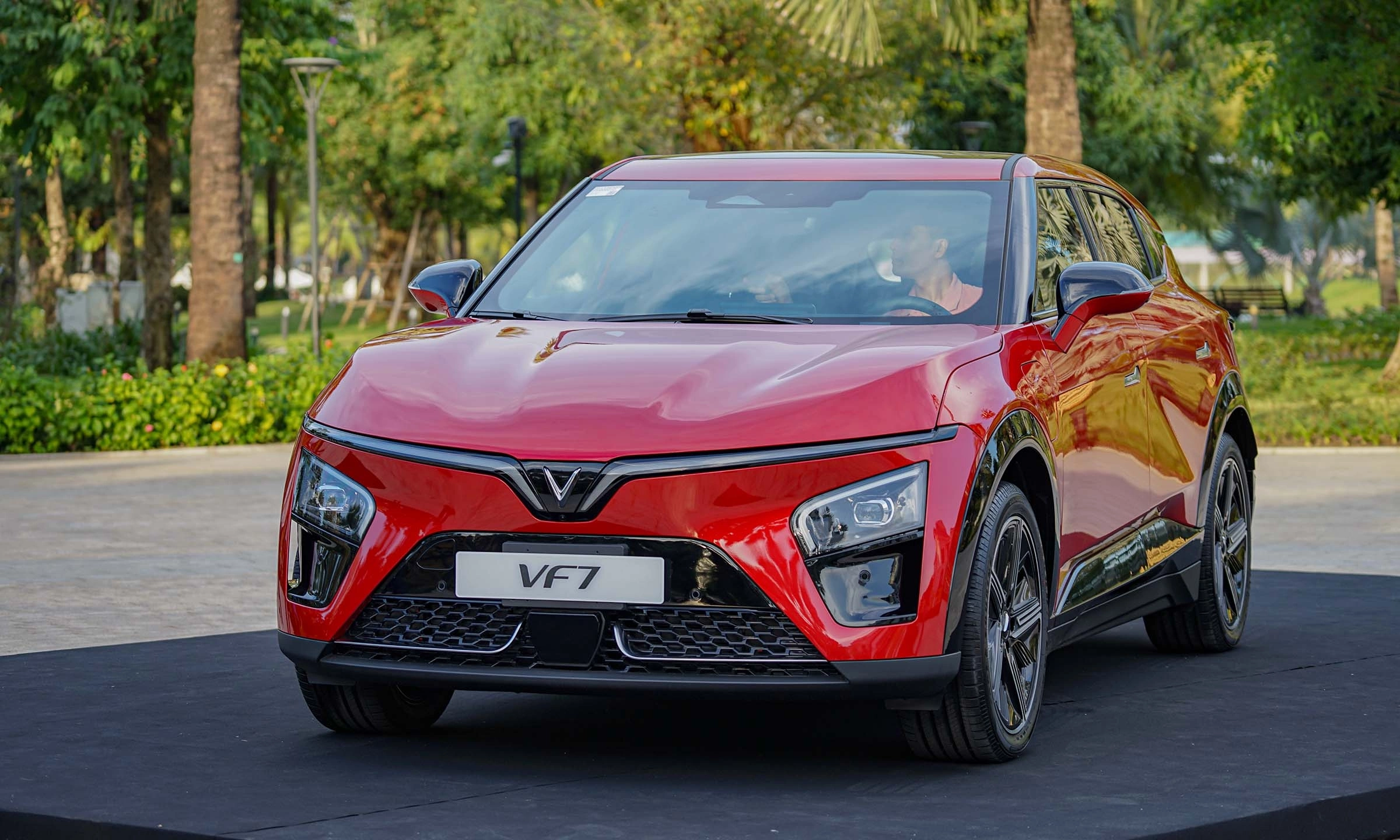 VinFast VF7 