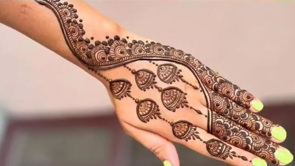 Arabic Back Hand Mehndi
