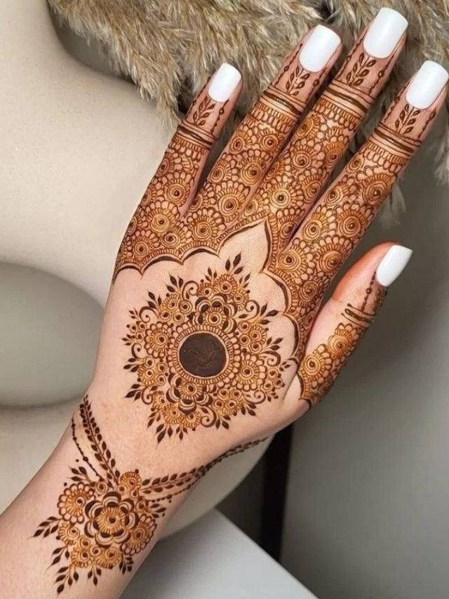 Back Hand Mehndi Designs: शादी से लेकर त्योहारों तक लगाएं  खूबसूरत बैक हैंड मेहंदी डिजाइन